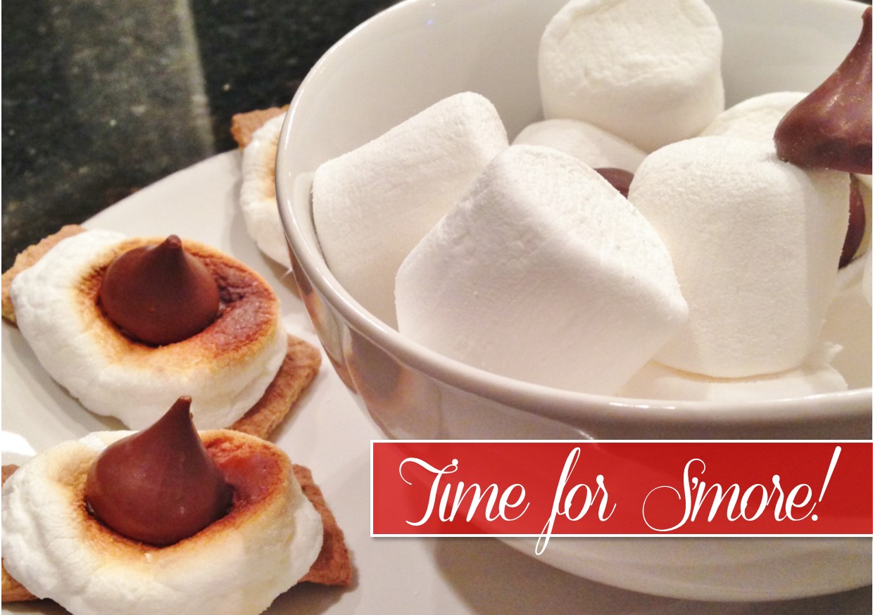 Oven s'mores by Hi Lovely - DIY party snacks, perfect for holiday parties or cookie exchanges!