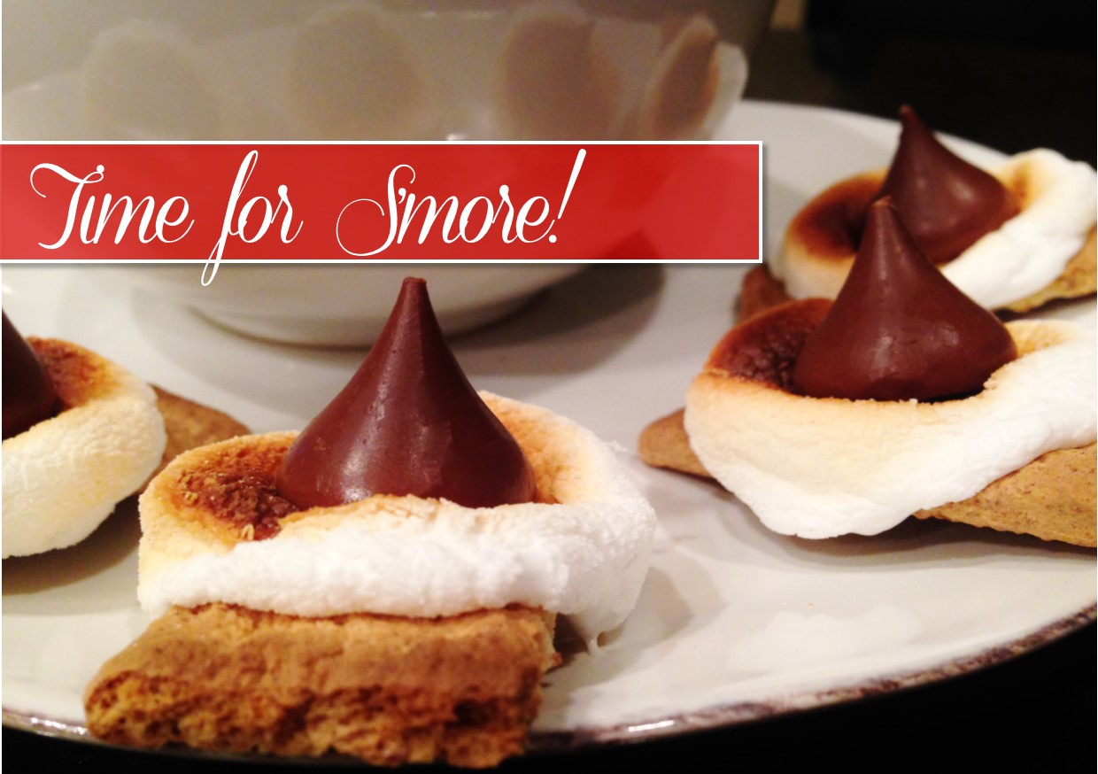 Oven s'mores by Hi Lovely - DIY party snacks, perfect for holiday parties or cookie exchanges!