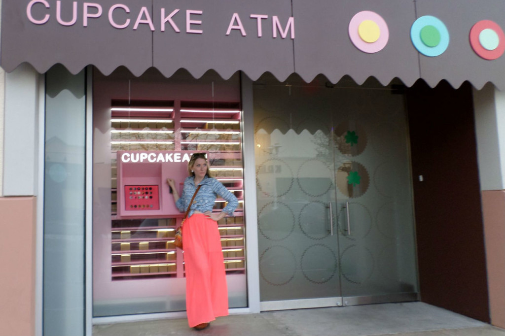 Hi Lovely visits Sprinkles Cupcakes