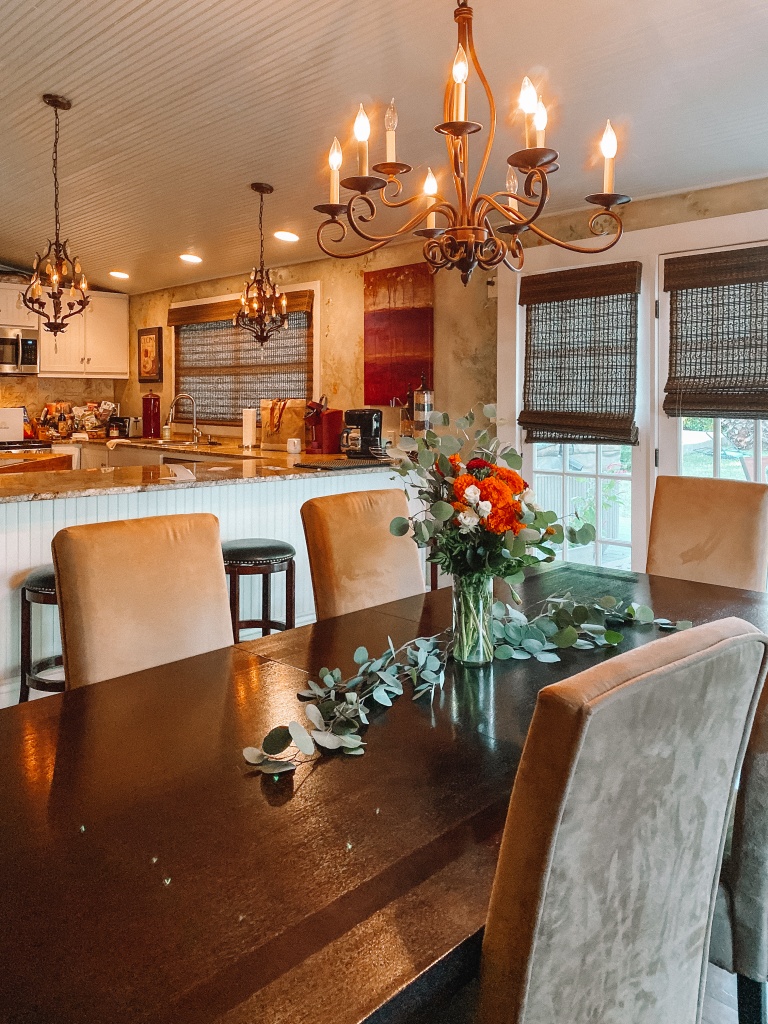 Vacasa Holiday Vacation Rental | Hi Lovely | Travel Tips