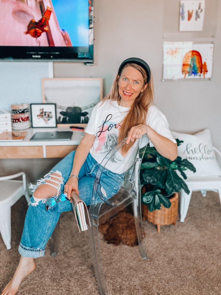 Home Office | GoDaddy LinkedIn Community Chat | Hi Lovely 